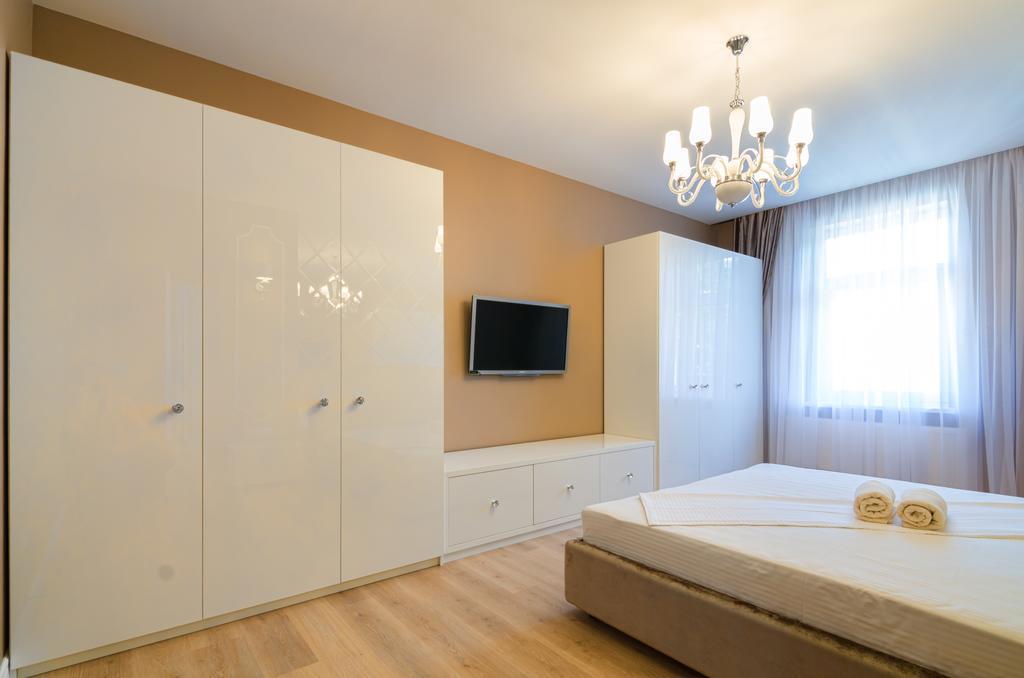 Royal Art-Deco Apartment Lviv Exteriör bild